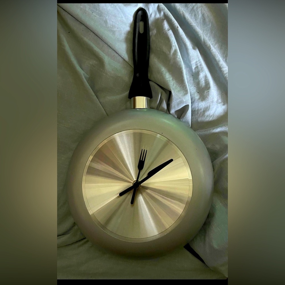 Kitchen fork and knife unique wall clock